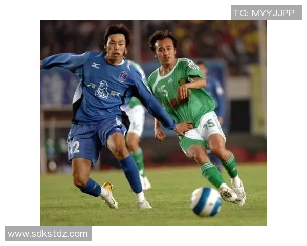 蓝狮足球队本土球星阵容揭秘 精英球员闪耀赛场表现分析