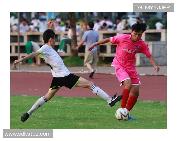 追梦少年成就足球梦想的传奇之路从默默无闻到世界瞩目 追梦少年成就足球梦想的传奇之路从默默无闻到世界瞩目